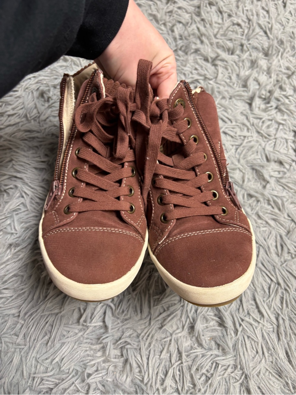 Taos Footwear Women's Startup Sneaker in the Cappuccino Distressed - Picture 3 of 15